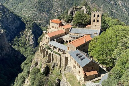 Châteaux, tours, églises et monuments d'époque diverses